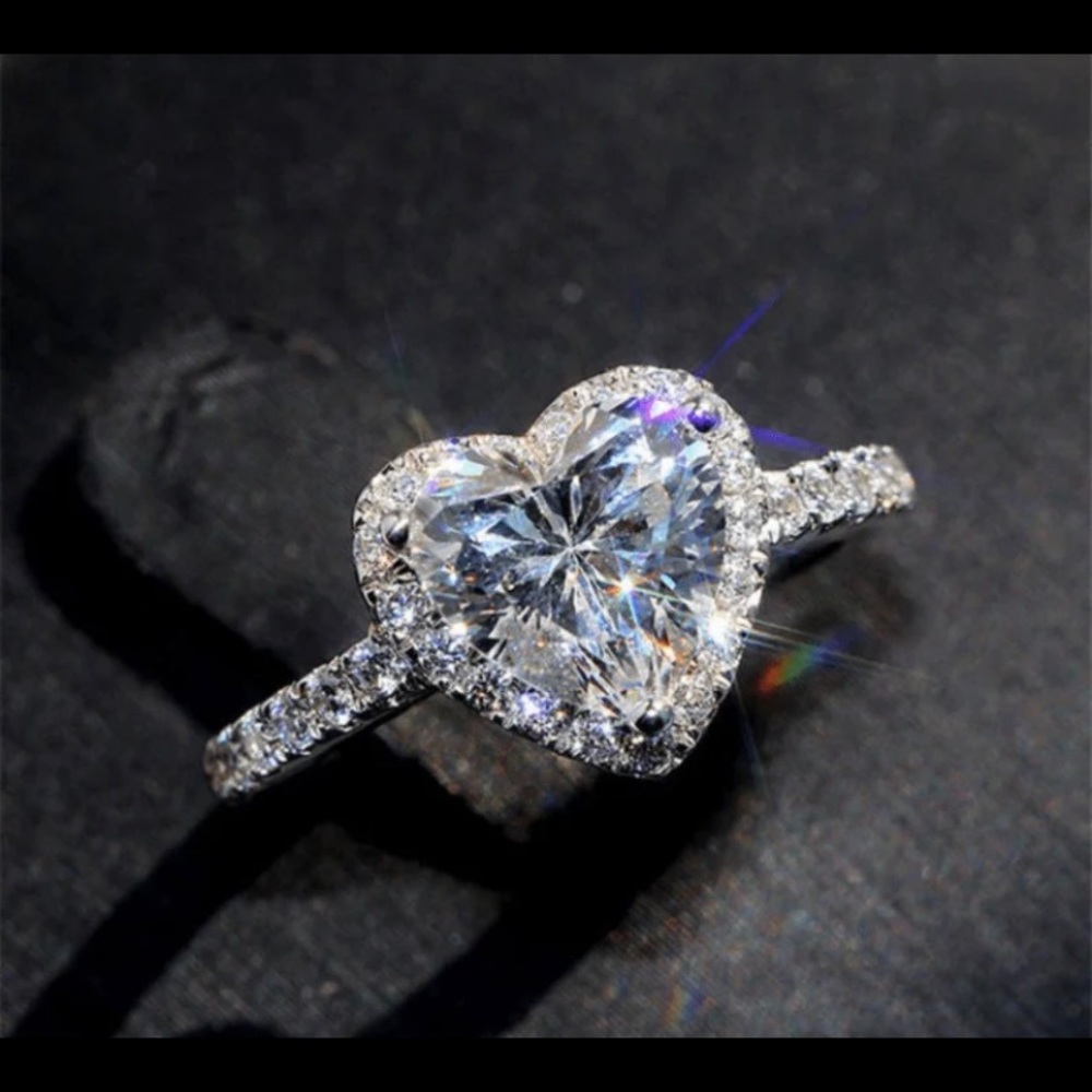 Evelyn Heart Ring